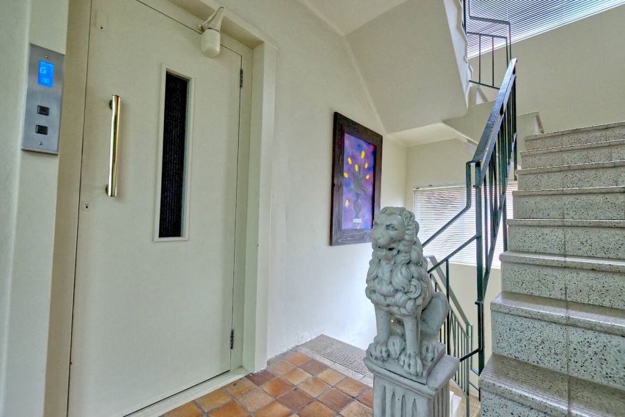 To Let 1 Bedroom Property for Rent in Sea Point Western Cape